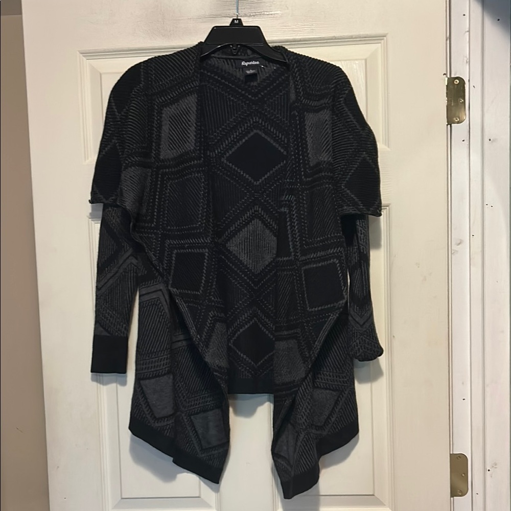 Repartee Black and Gray Geometric Pattern Cardigan Size Small